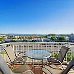 Charming Burleigh Studio