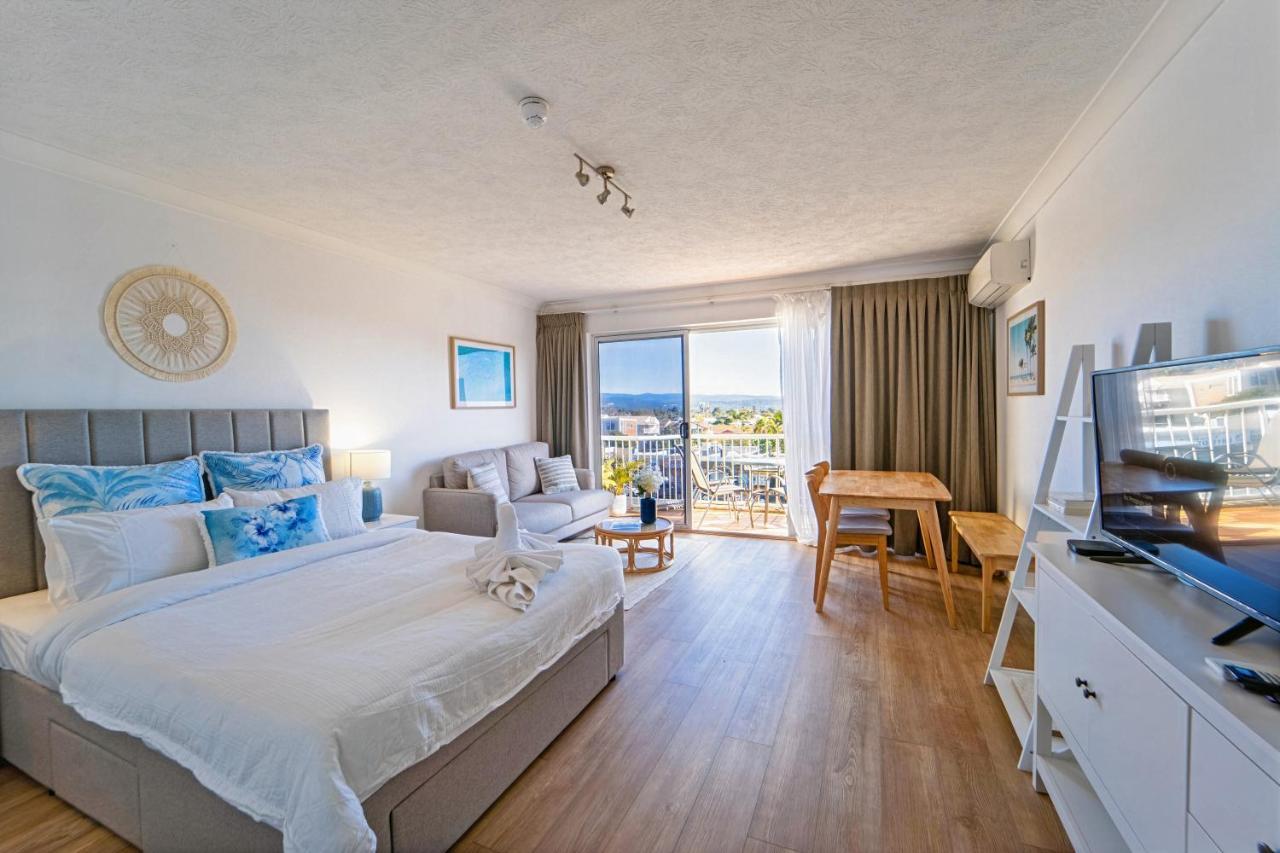 Charming Burleigh Apartment Gold Coast