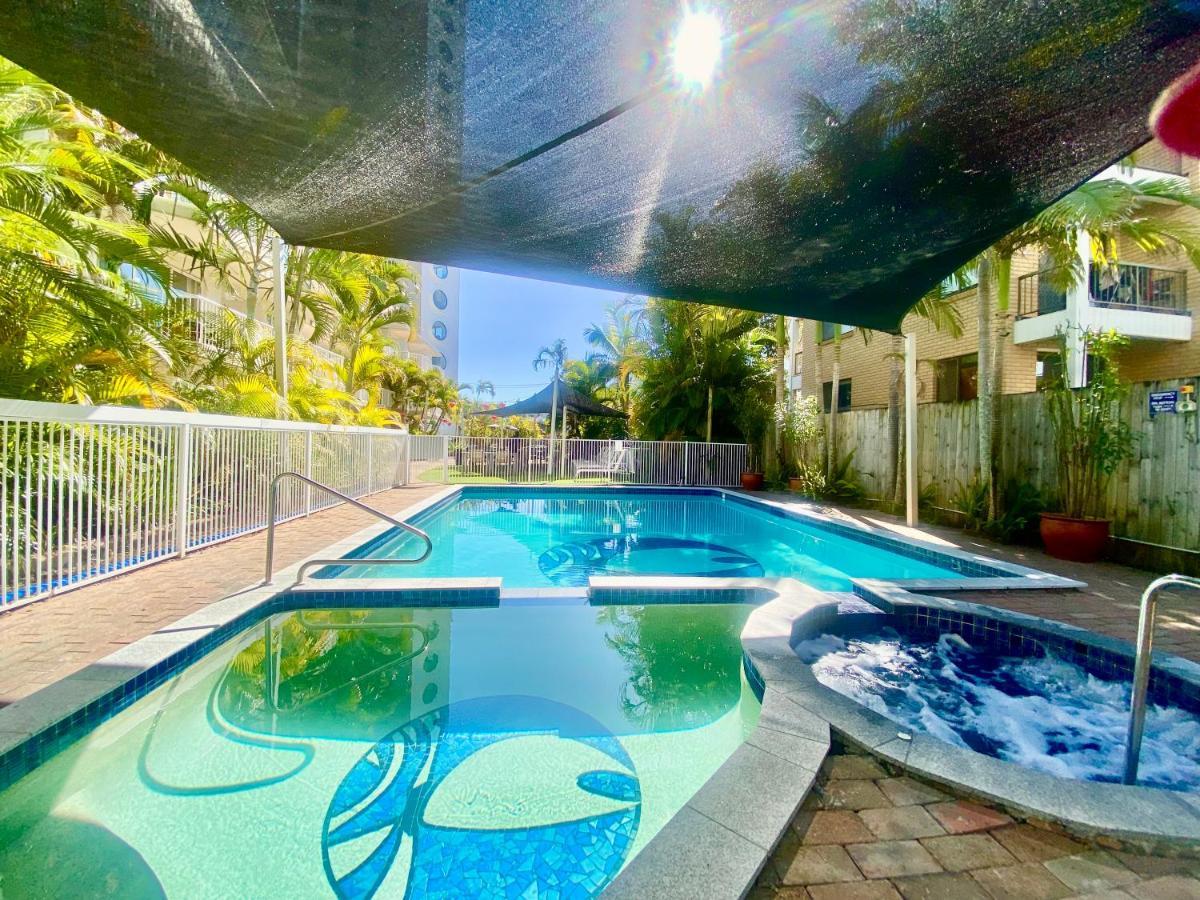 Charming Burleigh Apartment Gold Coast