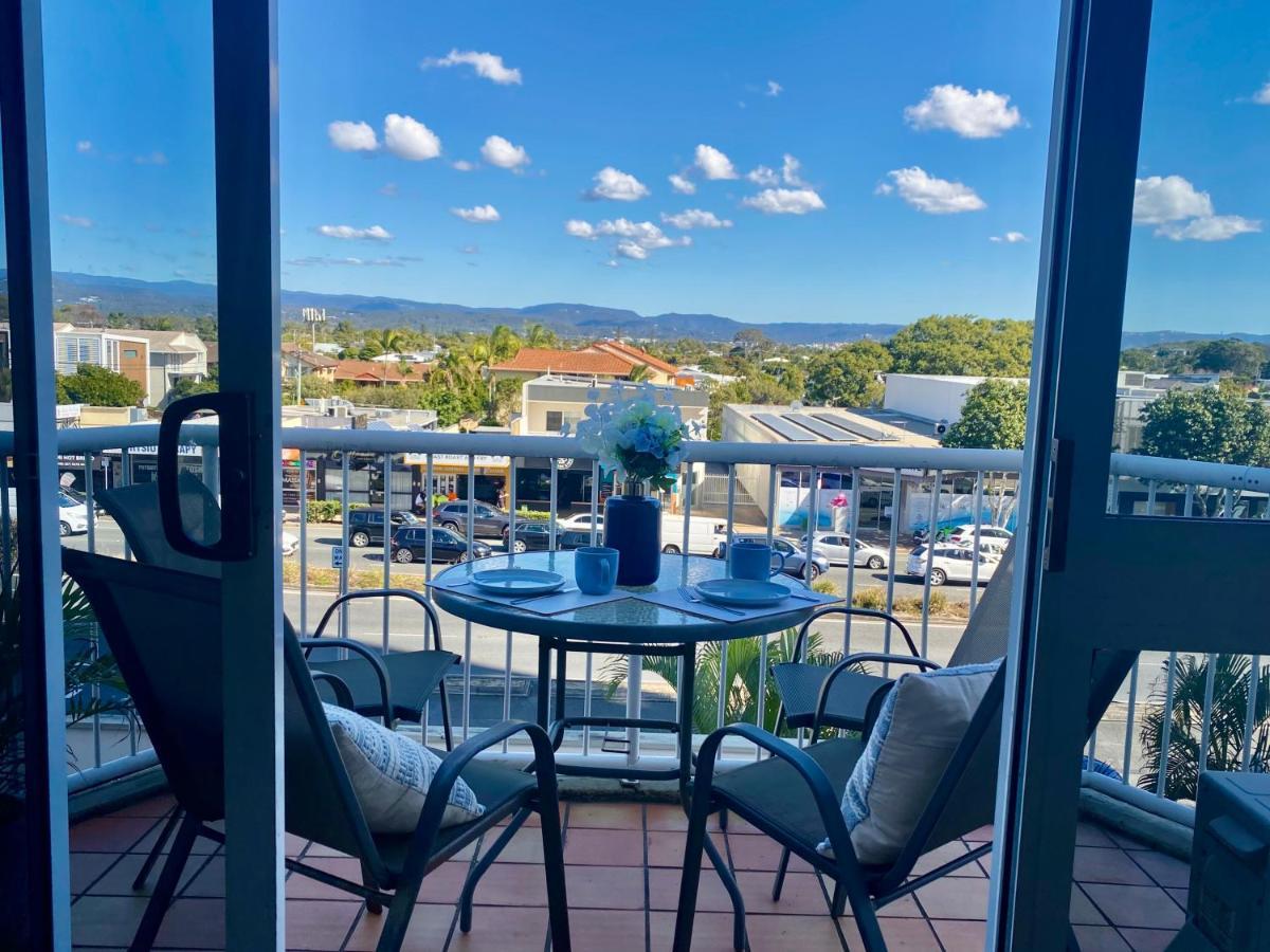Charming Burleigh Apartment